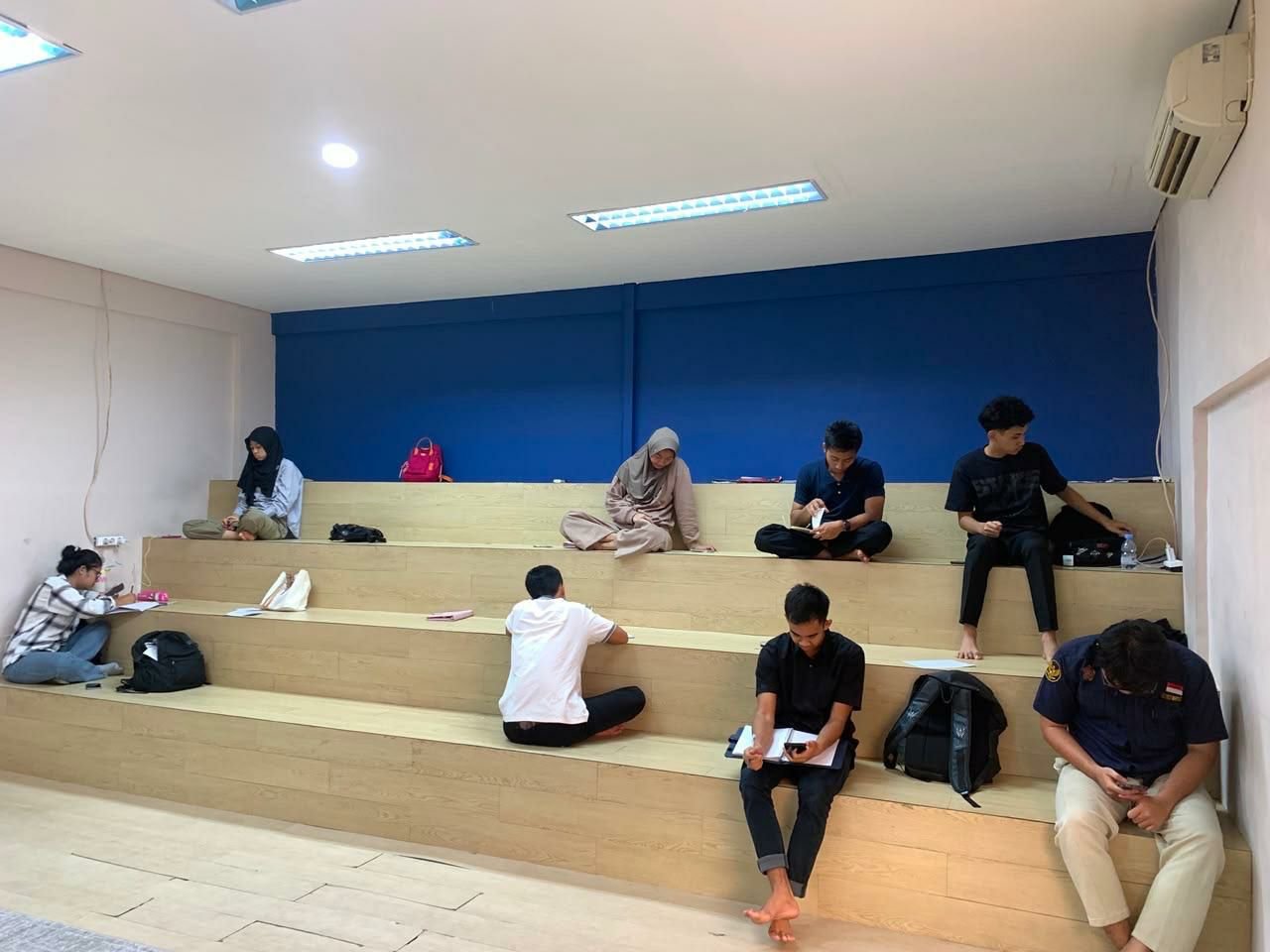 Area diskusi bertingkat AKMIL